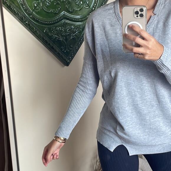 TROUVE Hi-Lo Gray V Neck Ribbed Sweater Blouse NWOT - Picture 8 of 9